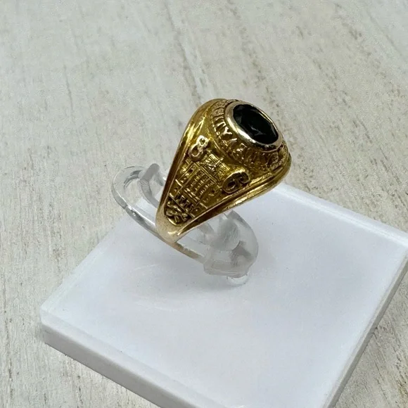 SUAREZ 18K Emerald school ring, University de la Salle, 5.1g